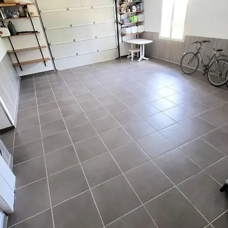 Superbe T5 Climatisee Avec Piscine Privative Et Garage A