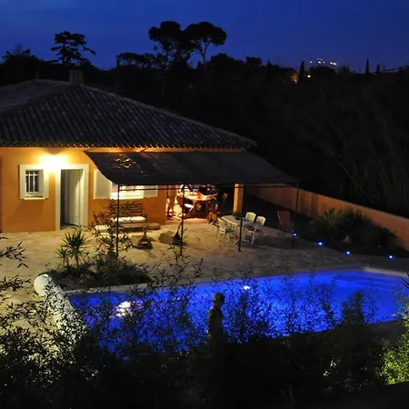 Superbe T5 Climatisee Avec Piscine Privative Et Garage A Holiday home Six-Fours-les-Plages