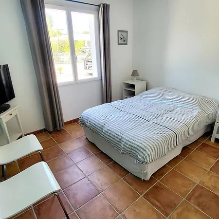Superbe T5 Climatisee Avec Piscine Privative Et Garage A *