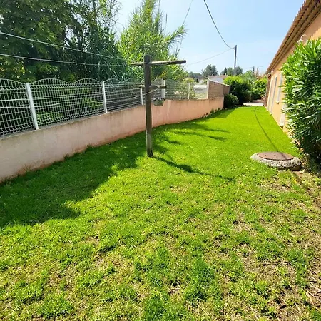 Superbe T5 Climatisee Avec Piscine Privative Et Garage A Holiday home